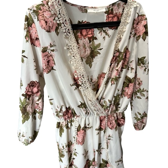 Love Tree Floral Lace Wrap romper - Picture 5 of 6
